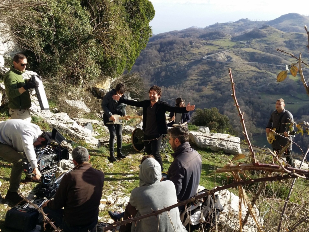 Videoclip musicale Tiromancino Piccoli Miracoli