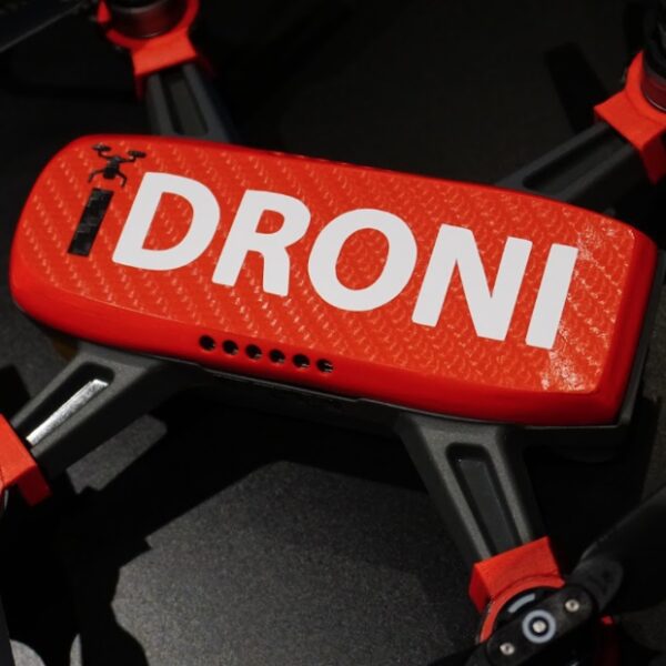 logo adesivo personalizzato vari colori vinile su drone